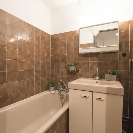 Apartment 4 Pers. Avec Parking Proche Centre Et Telepherique - Fr-1-296-170 *